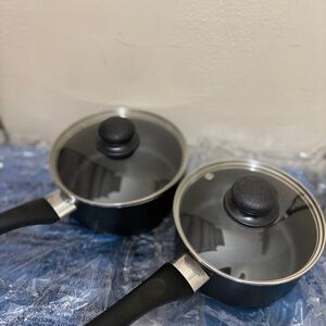 Elegant Black Saucepan Set with Lids